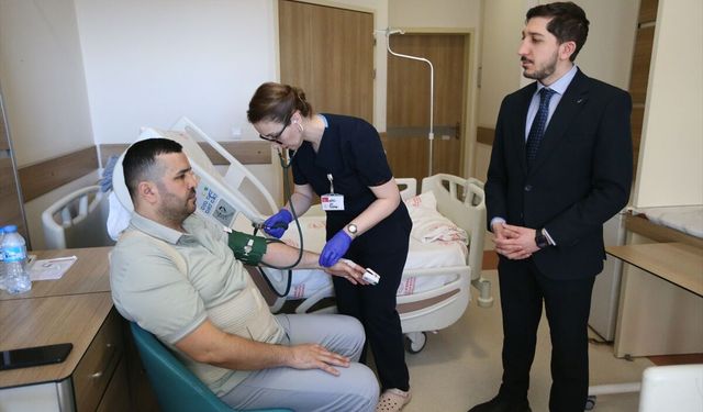 Göğüs ağrısı sandığı milyonda 7 kişide görülen omurilik tümöründen 6 saatte kurtuldu