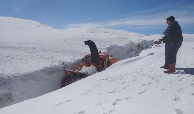 Kar nedeniyle kapanan Kağızman-Ağrı kara yolu ulaşıma açıldı