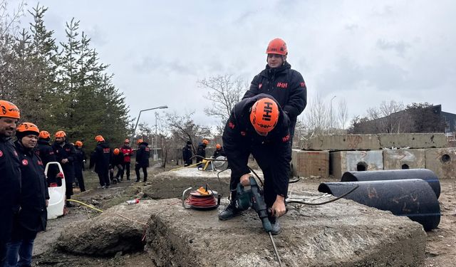 AĞRI’DA HAYAT KURTARACAK GÖNÜLLÜLER YETİŞİYOR