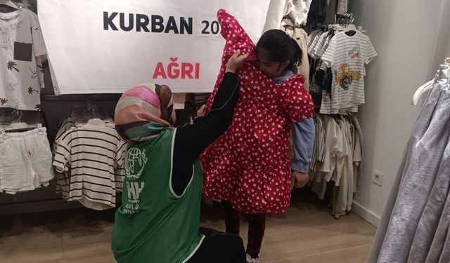 Ağrı İHH'dan 950 çocuğa bayramlık kıyafet l