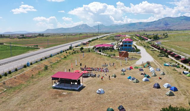 Ağrı'da 'Nuh Tufanı'nın Arkeolojik ve Etnografik İzleri' konuşuldu