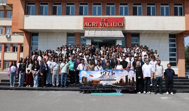 Ağrı'da 1071 genç tarih ve kültür rotası yolculuğuna uğurlandı