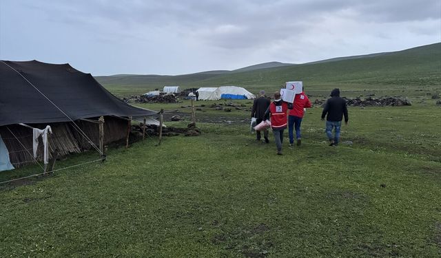 Ağrı'daki yaylada selden etkilenen göçerlere yardım ulaştırıldı