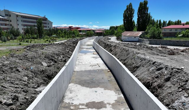 DSİ Ağrı'da taşkın riskine karşı yatırımlarını sürdürüyor