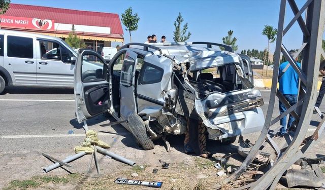 Ağrı'da meydana gelen trafik kazasında 4 kişi yaralandı