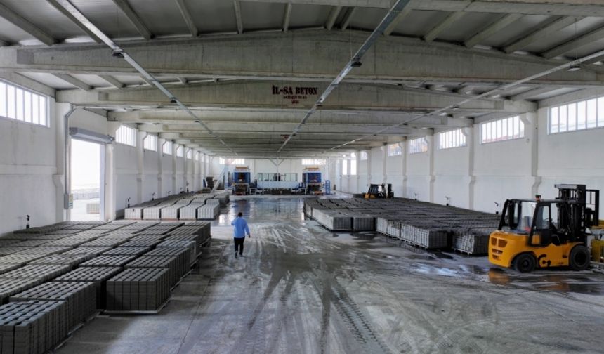 Ağrı'daki Kilit Parke Bordür Taş Fabrikası'nda üretime başlandı