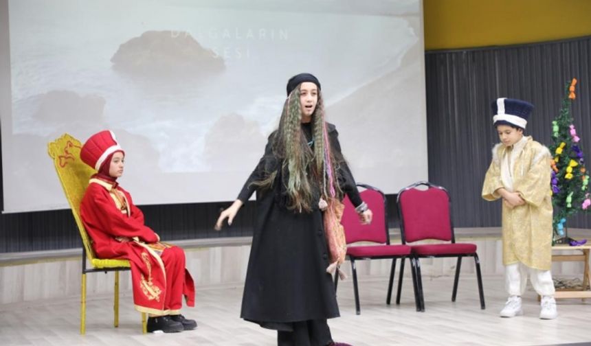 Ağrı'da şiir ve tiyatro şöleni
