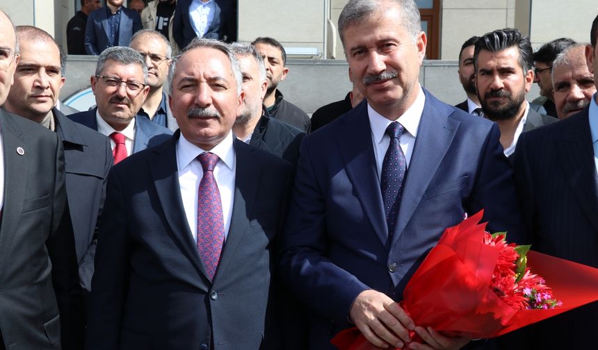 Ağrı İbrahim Çeçen Üniversitesi Rektörlüğüne atanan Prof. Dr. Gülçin görevine başladı