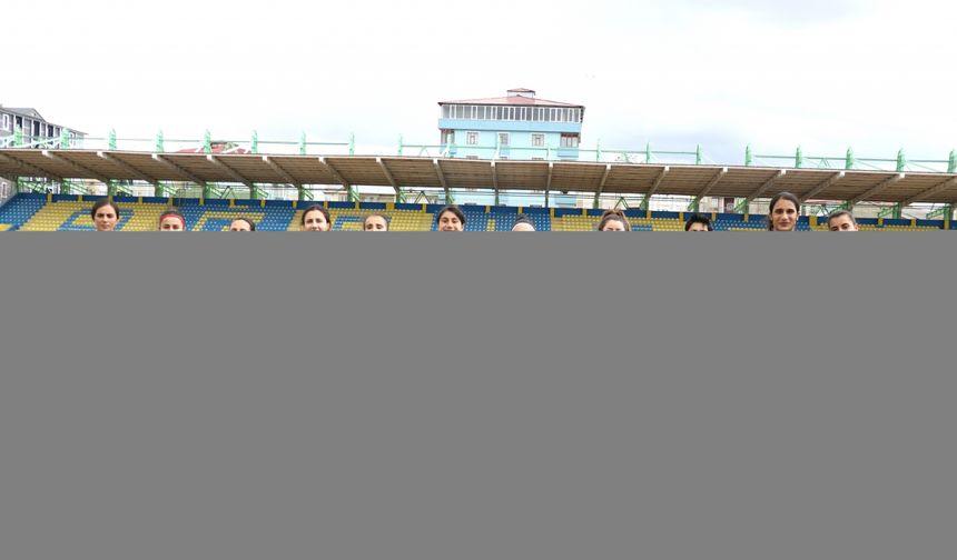 Ağrı'da "Kızlar futbol oynayamaz" algısını yıktılar şimdi 1. Lig peşindeler