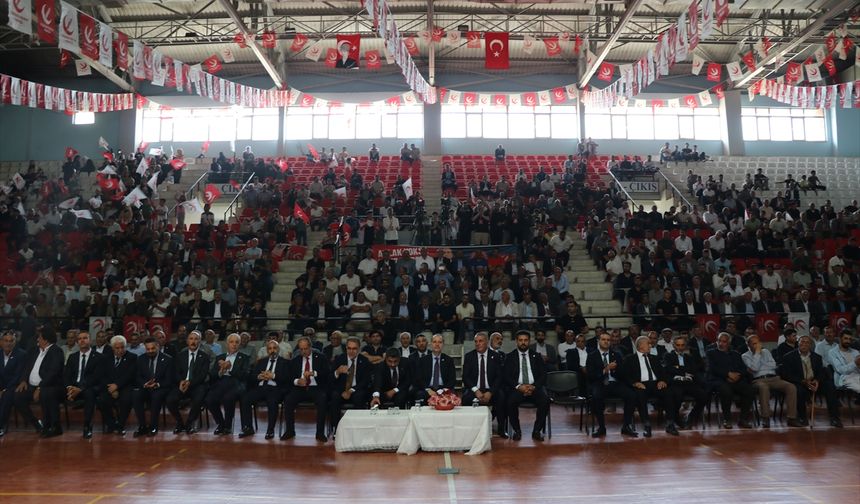 Yeniden Refah Partisi Genel Başkanı Erbakan, Ağrı'da partisinin ilçe kongresine katıldı