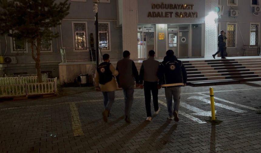 Ağrı'da metruk bir evde 14 düzensiz göçmen yakalandı