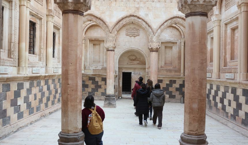 Ağrı'daki İshak Paşa Sarayı'nda ara tatil yoğunluğu yaşanıyor