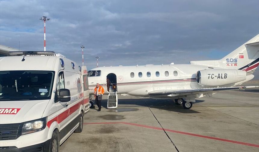 Ağrı'da yemek borusu gelişmeyen bebek ambulans uçakla Elazığ'a sevk edildi