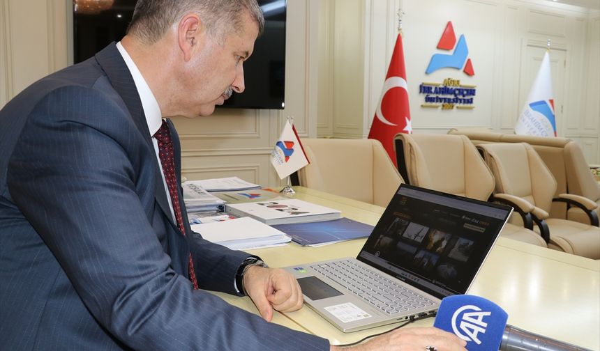 Ağrı İbrahim Çeçen Üniversitesi Rektörü Prof. Dr. Gülçin, AA'nın 'Yılın Kareleri' oylamasına katıldı