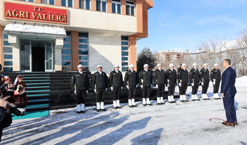 Ağrı Valisi Önder Bozkurt görevine başladı: