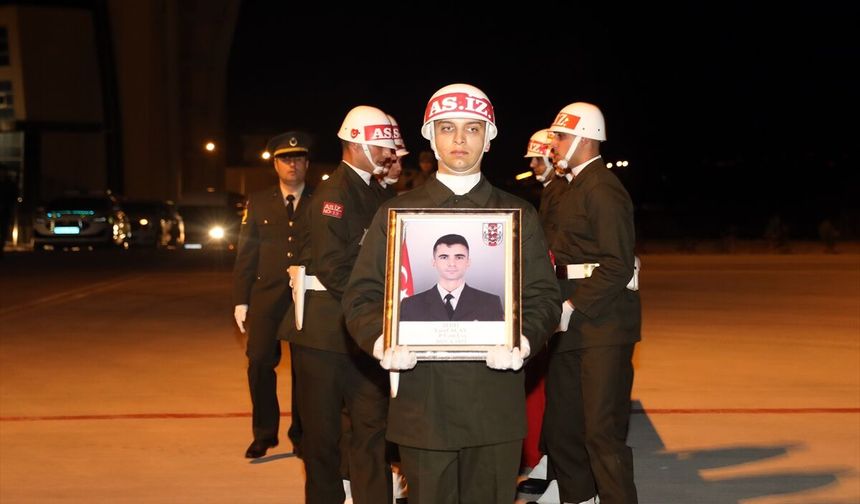 Ağrı'da askeri araç kazasında şehit olan asker için tören düzenlendi