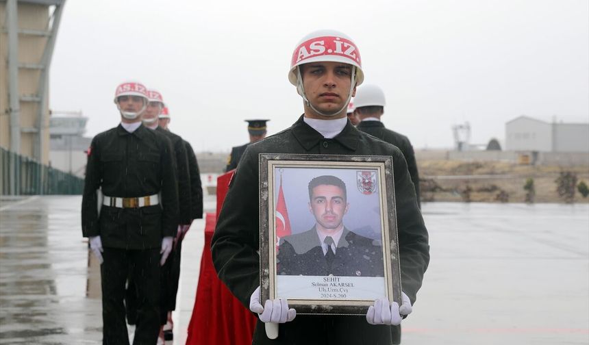 Ağrı'da askeri araç kazasında şehit olan Uzman Çavuş Akarsel için tören düzenlendi