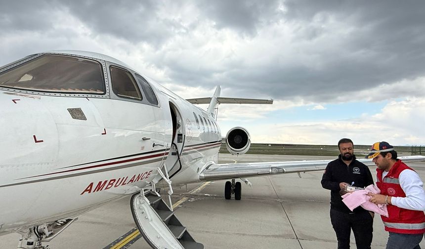 Ağrı'da ambulans uçak bağırsak rahatsızlığı olan bebek için havalandı