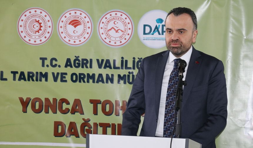 Ağrı'da üretimin artırılması amacıyla çiftçilere 44 ton yonca tohumu verildi
