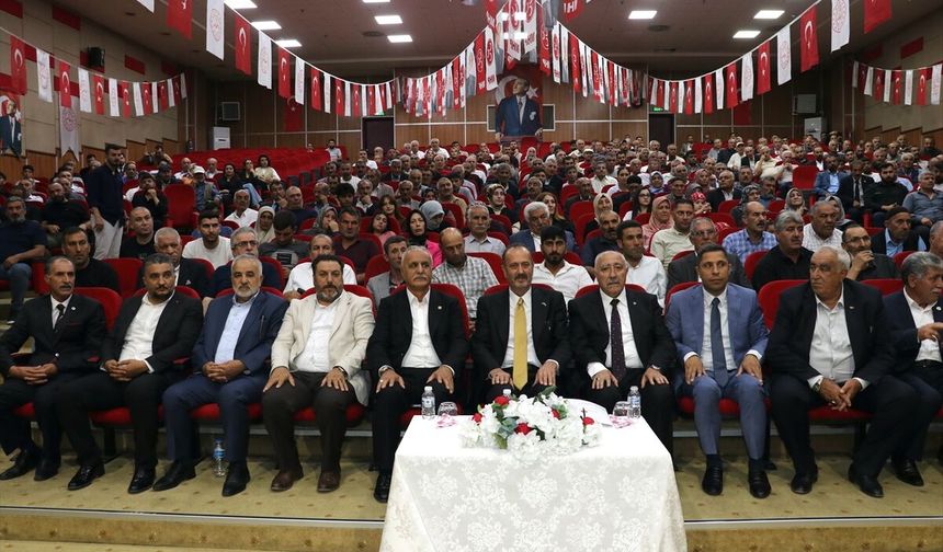 MHP Genel Sekreter Yardımcısı ve İzmir Milletvekili Osmanağaoğlu, Ağrı'da konuştu: