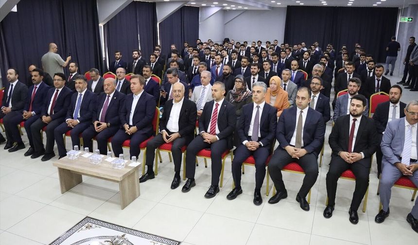 Erzincan Valisi Aydoğdu'dan din görevlilerine rol model olma çağrısı: